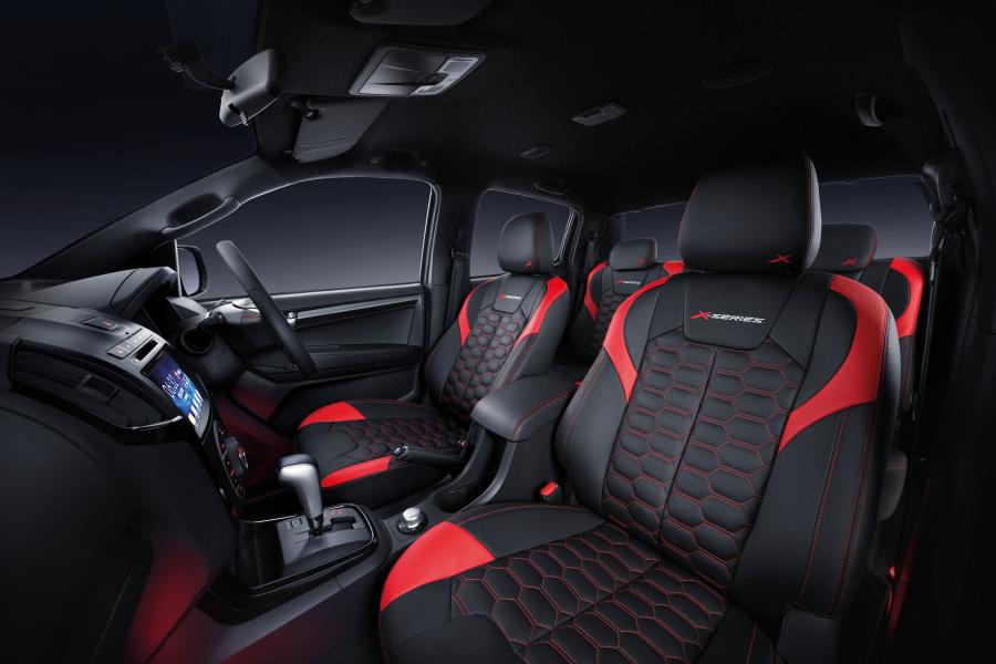 Интерьер Isuzu D-Max V-Cross X-Series 2018 года  (MY) (фото 4 из 8)